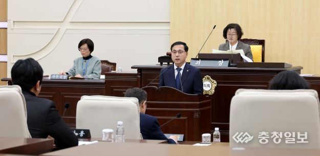 박희조 동구청장 의회 시정연설 모습
