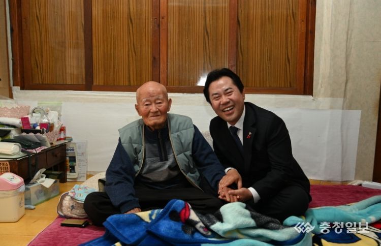 부여군, 장수 어르신 신년 세배 ‘만수무강 기원’