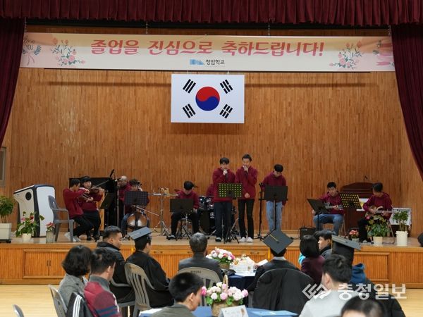 충북 청암학교, 공연이 있는 뜻깊은 졸업식