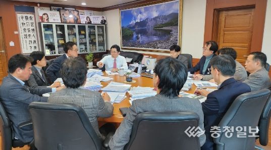 열린간담회 전 박 시장과 실·국·과장 마라톤 회의