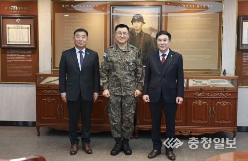 이응우 시장, 육‧해‧공군 방문 환담 모습