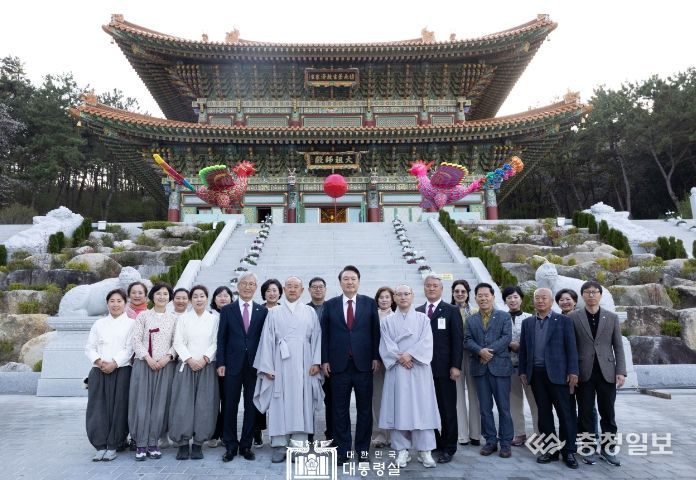 4월 5일 윤석열 대통령은 부산 부산진구에 위치한 삼광사를 방문했다.