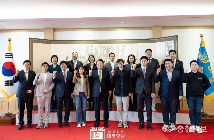 4월 8일 윤석열 대통령은 용산 대통령실에서 벤처와 스타트업계 청년 대표와 임직원을 초청해 오찬 간담회를 개최했다.