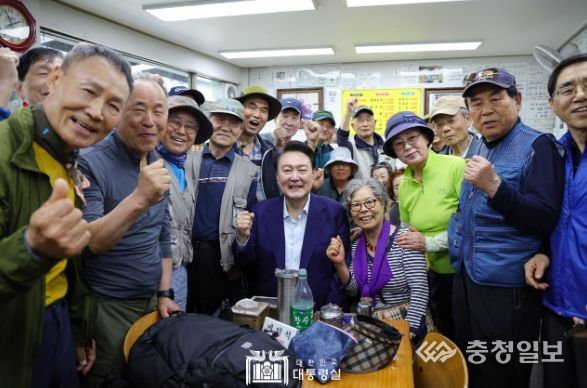 5월 10일 윤석열 대통령은 서울 서대문구의 대표적 전통시장인 독립문 영천시장을 찾아 정육점, 생선, 채소, 과일 점포 등을 방문해 직접 가격을 묻고 장을 보며 장바구니 물가를 점검했다.