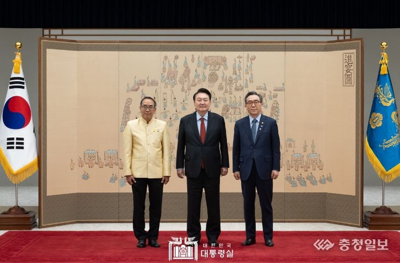 5월 21일 윤석열 대통령은 용산 대통령실에서 15개국의 주한대사로부터 신임장을 전달받았다.