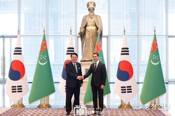 6월 10일 윤석열 대통령은 투르크메니스탄 국빈 방문 공식 환영식에 참석했다.