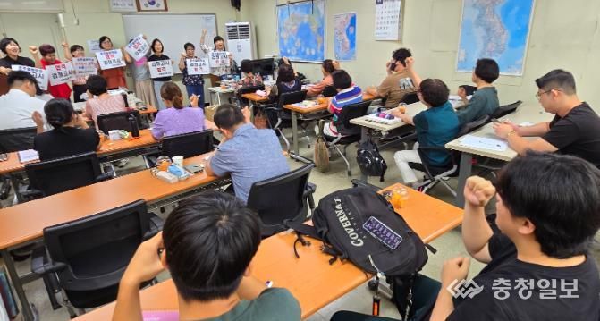 충주열린학교 검정고시 합격증진대회에 시원한 웃음과 뜨거운 에너지 전달한 힐링웃음봉사단!