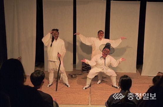 천안시, 조선팔도 최고의 꾼들이 모인 창작연극‘패(牌)’성료