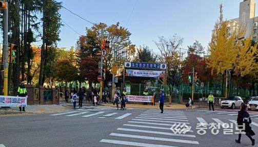대전둔산경찰서, 둔산초교 등굣길 어린이 교통 안전 캠페인 실시
