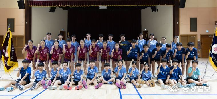 정산 탁구부 지정기부금 목표달성 기념촬영