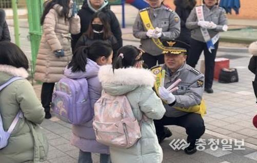 유성경찰서, 어린이를 위한 보행 안전 캠페인 실시