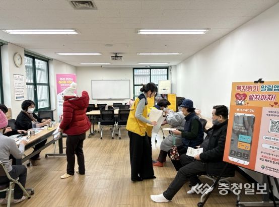 탄방동 복지사각지대 발굴 및 지역사회 통합돌봄 홍보 캠페인 장면