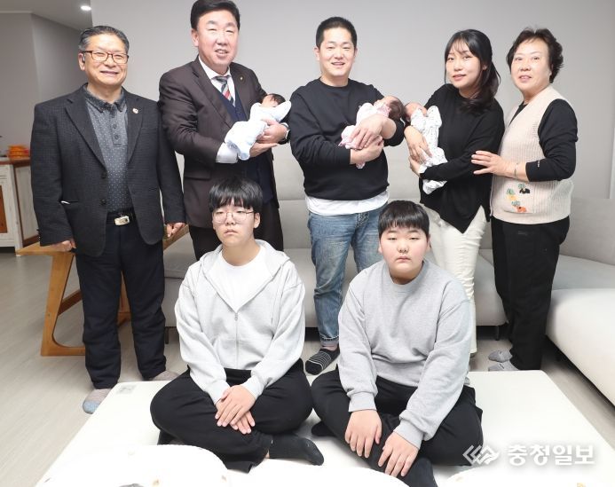 세쌍둥이 출산가정 축하 방문