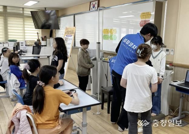 지난 10일 화동초에서 진행된 청소년 신체측정 및 교육 모습.