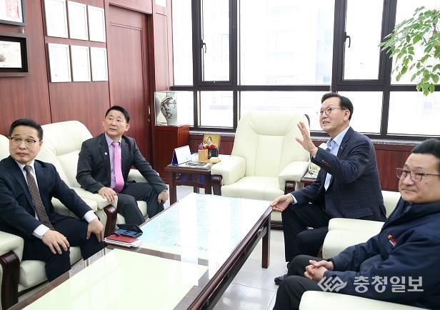 서철모 서구청장 (주)키다리식품 방문 현장