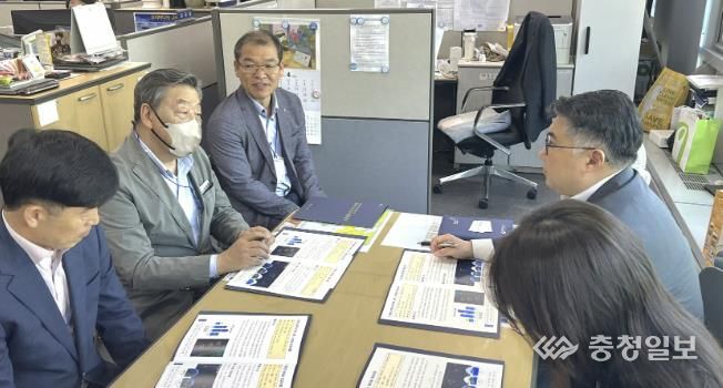 21일 정부청사를 방문한 가세로 군수 등 태안군 관계자들