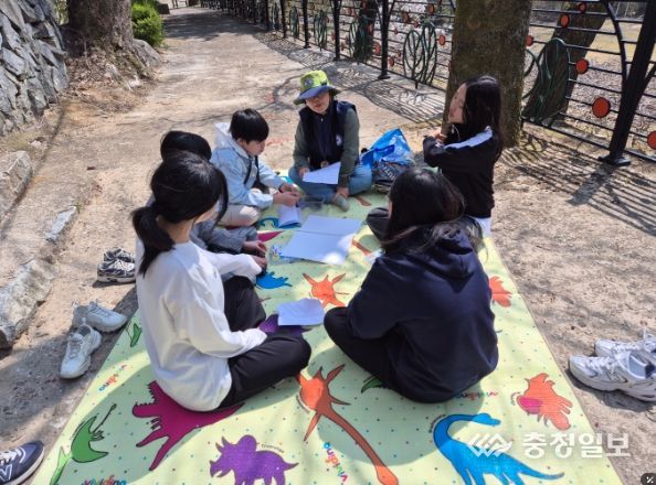 학교숲에서 학생들이 그려나가는 생태지도
