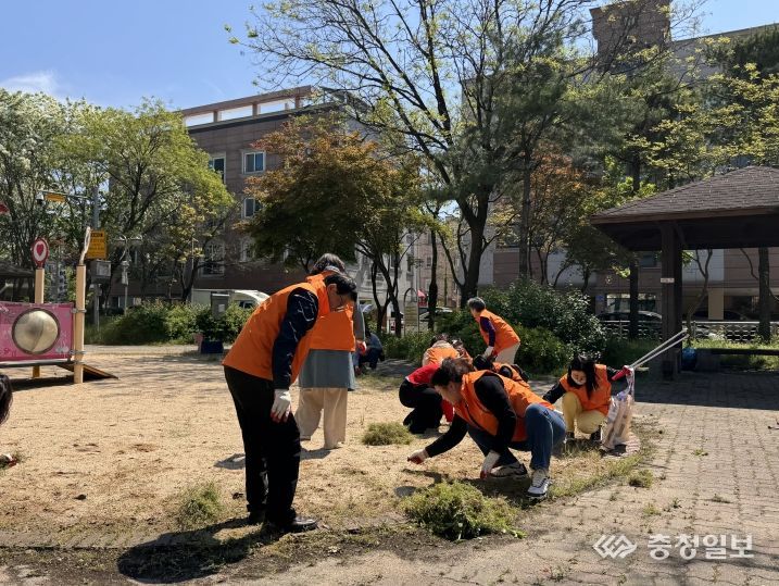 서구 복수동 통장협의회 소공원 가꾸기 행사