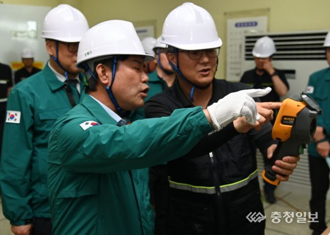 부여공공하수처리시설에서 집중안전점검하는 박정현 부여군수